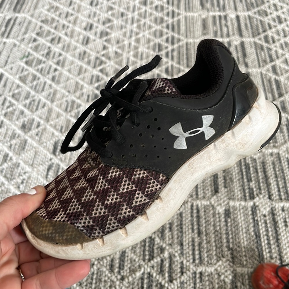 Under armour boys shoes size 13